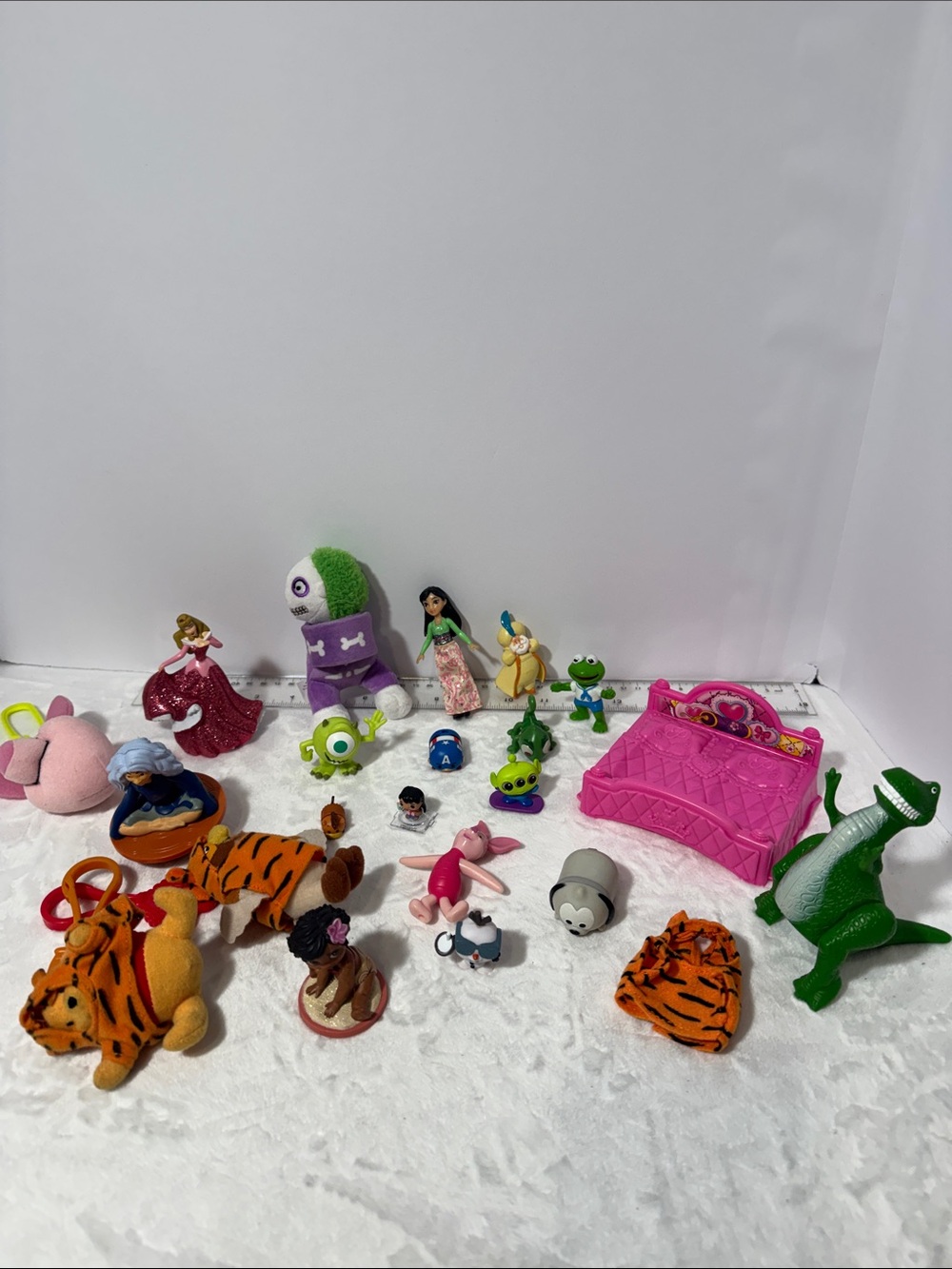 Disney toys random pieces from different sets lot of 20